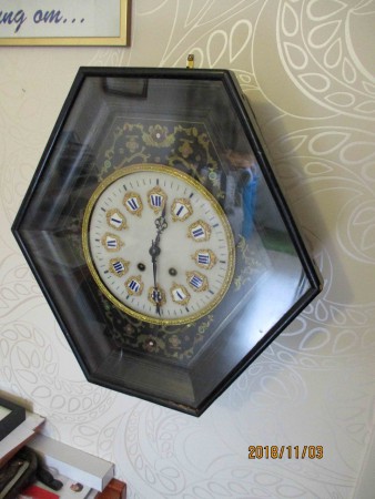 6455 - Hodiny cerne vykladane mosazi  1900  51 x 50 cm   -  4 700 kc